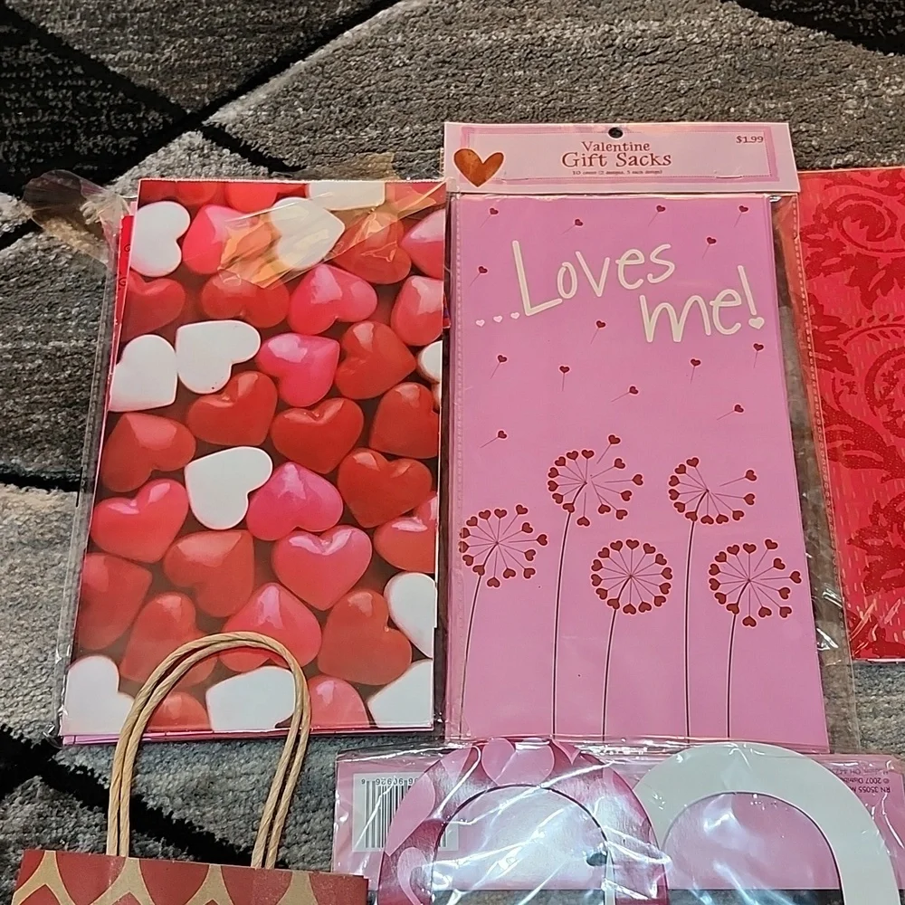 VINTAGE VALENTINES GIFT/SNACK BAGS  GIFT WRAP DOILIES PAPER BASKEST BUNDLE